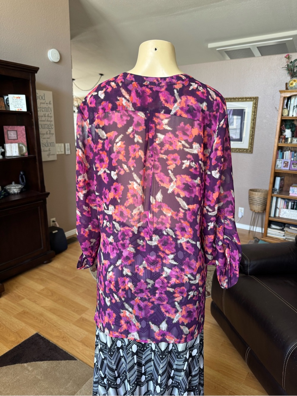 Apt 9 sheer floral V-neck blouse in red, black & white-size XL - Picture 9 of 9